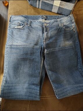 Silver Jeans blue denim waist label view